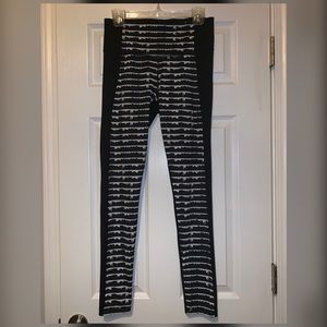 Women’s Under Armour leggings Medium Black/White